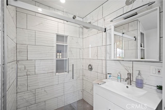 Detail Gallery Image 12 of 41 For 6213 Enfield Ave, Encino,  CA 91316 - 4 Beds | 2 Baths