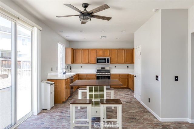 Detail Gallery Image 9 of 35 For 29413 Falcon Hill Dr, Menifee,  CA 92584 - 4 Beds | 2/1 Baths
