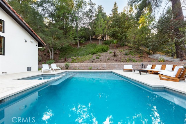 4885 Winnetka Avenue, Woodland Hills CA: https://media.crmls.org/medias/fabf6b22-0647-4339-8476-dfe8835dd6a6.jpg