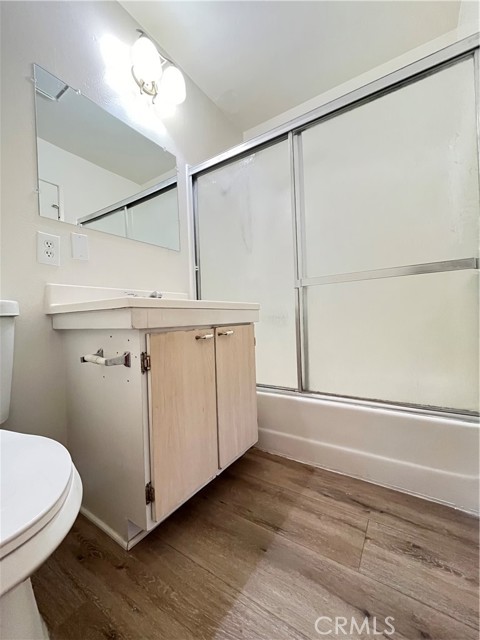 Detail Gallery Image 10 of 17 For 1168 E 10th St 103a,  Long Beach,  CA 90813 - 2 Beds | 2 Baths