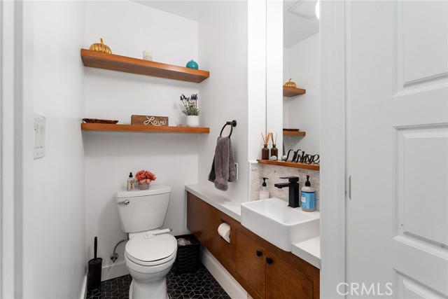 Detail Gallery Image 32 of 56 For 4835 Almidor Ave, Woodland Hills,  CA 91364 - 5 Beds | 3 Baths