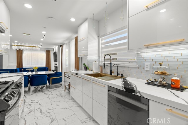 3419 Montrose Avenue, La Crescenta CA: https://media.crmls.org/medias/fac197d6-42c1-4fb9-a830-ed01b617a89e.jpg
