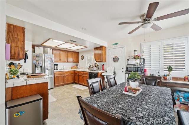 Detail Gallery Image 7 of 23 For 6250 Robin Ln, San Bernardino,  CA 92407 - 4 Beds | 2 Baths