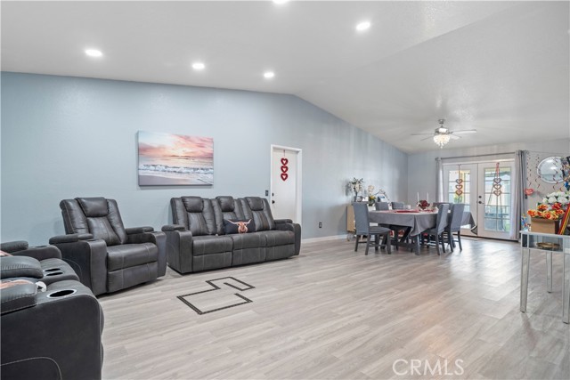 Detail Gallery Image 6 of 34 For 15634 via Cartagena, Hesperia,  CA 92345 - 3 Beds | 2 Baths