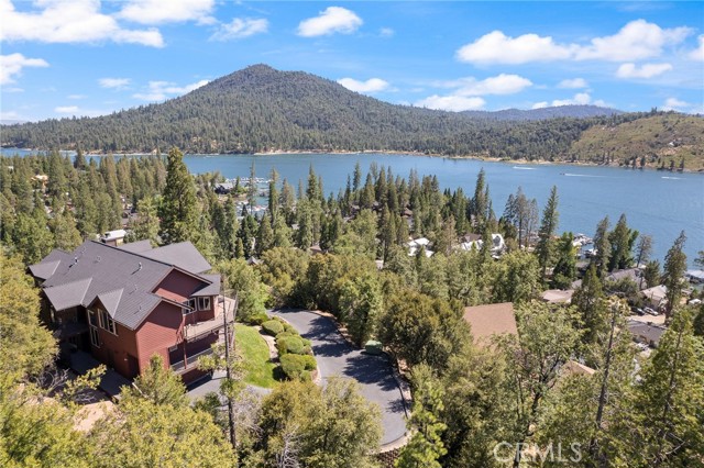 39828 Granite Ridge Lane, Bass Lake CA: https://media.crmls.org/medias/fac24e28-0ee8-4813-b82f-00c0f02a336b.jpg