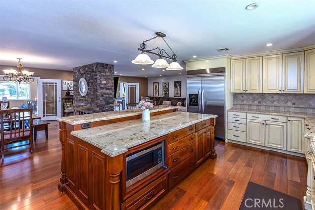 1006 W Dorothy Drive, Brea CA: https://media.crmls.org/medias/fac327c4-3f69-460e-ac1b-3c0f2cc119d4.jpg