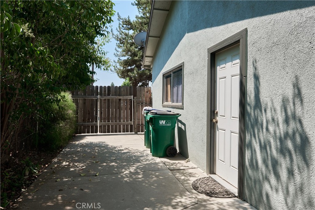 https://media.crmls.org/medias/fac410ff-ec4c-48da-b9eb-afa1faf4bb6f.jpg?preset=X-Large