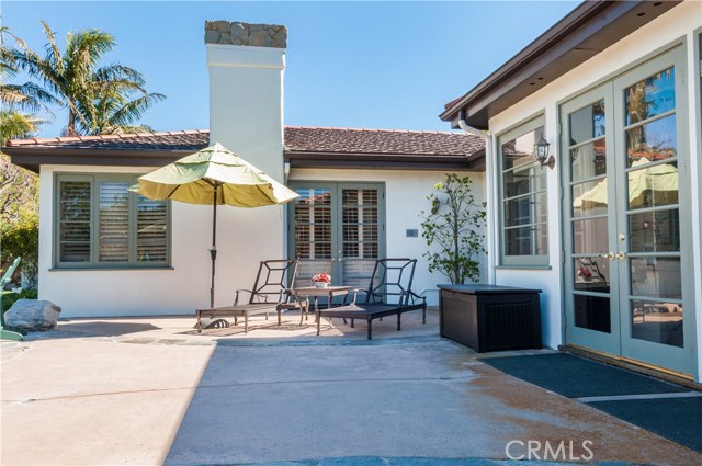 Master, living and family room all open up to the backyard oasis!