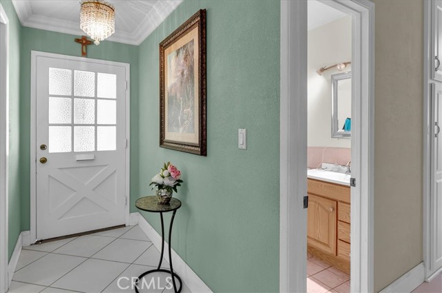 1316 E Romneya Drive, Anaheim CA: https://media.crmls.org/medias/fac5a738-86c4-46e5-895b-7a8e36916d46.jpg