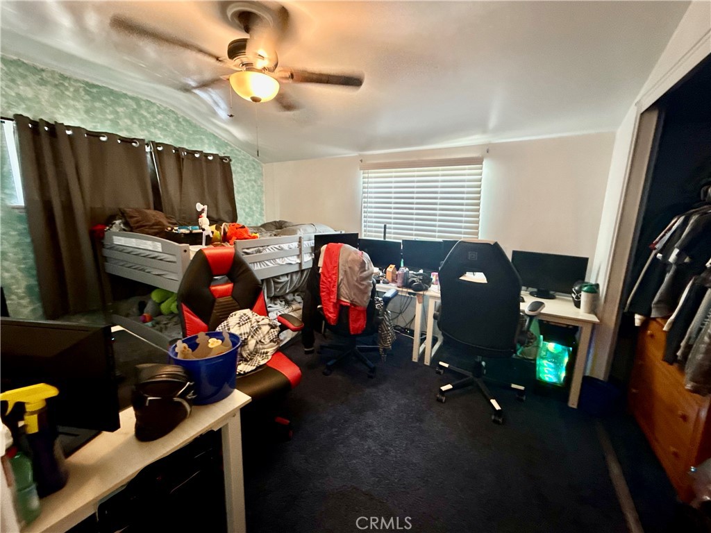 https://media.crmls.org/medias/fac636a0-dc25-4bbd-be2e-e987fbbf027b.jpg?preset=X-Large