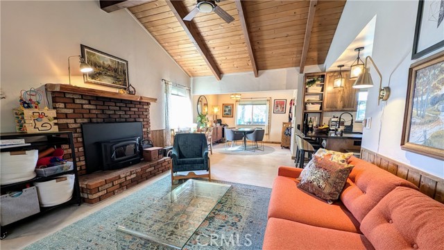 Detail Gallery Image 7 of 39 For 2552 Catalina Dr, Running Springs,  CA 92382 - 3 Beds | 2/1 Baths