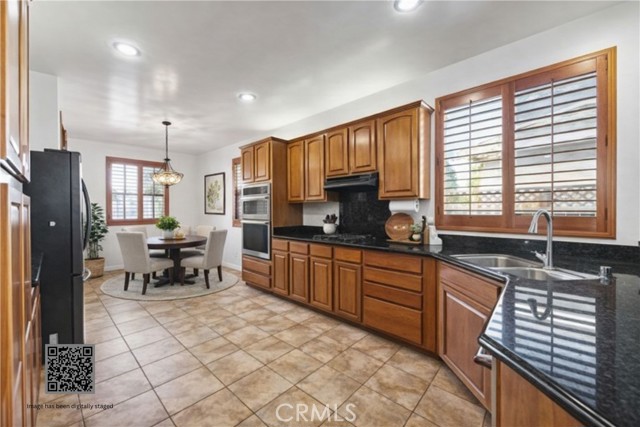 Detail Gallery Image 9 of 33 For 420 Hollyhill, Bakersfield,  CA 93312 - 3 Beds | 2 Baths