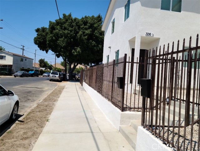 Detail Gallery Image 8 of 18 For 3216 E Morgan Ave, Los Angeles,  CA 90011 - 5 Beds | 3 Baths