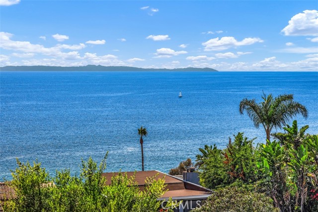 32091 Virginia Way, Laguna Beach CA: https://media.crmls.org/medias/fac8084d-bb80-445f-81e1-23ec7ed96d42.jpg