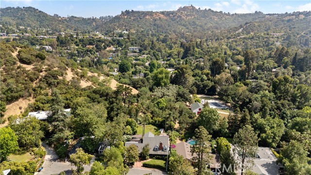 11818 Laurel Hills Road, Studio City CA: https://media.crmls.org/medias/fac84618-73ca-43df-98c8-4a2976f6a850.jpg