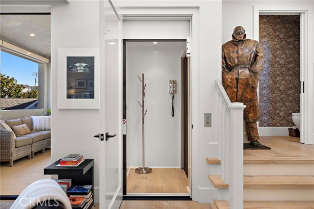 Detail Gallery Image 45 of 68 For 711 1/2 Marigold, Corona Del Mar,  CA 92625 - 2 Beds | 2/1 Baths