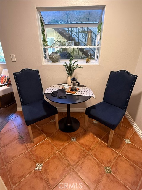 Detail Gallery Image 8 of 14 For 645 Temple #5,  Long Beach,  CA 90814 - 2 Beds | 2 Baths