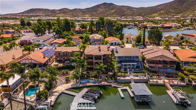 30295 Little Harbor Drive, Canyon Lake CA: https://media.crmls.org/medias/faca408f-eede-4724-8ce9-d4edd0f7c674.jpg