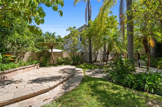 3 Toscany, Irvine CA: https://media.crmls.org/medias/faca5f9c-bcf3-4c01-ac34-fb5de0c4e0bc.jpg