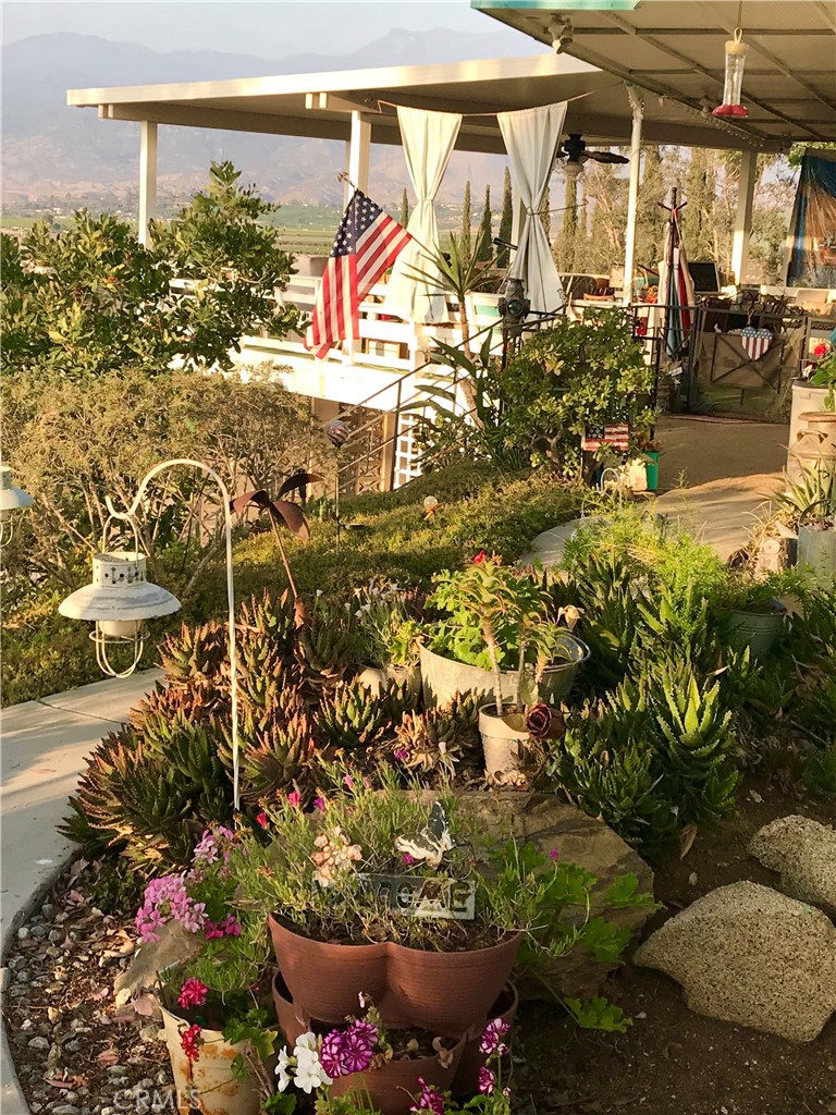 https://media.crmls.org/medias/facae547-6073-438e-b5aa-f64c35cc5c37.jpg?preset=X-Large