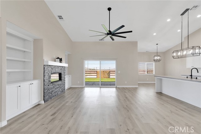Detail Gallery Image 14 of 47 For 21192 Zuni Rd, Apple Valley,  CA 92307 - 4 Beds | 3/1 Baths