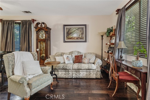 23 Red Coat Place, Irvine CA: https://media.crmls.org/medias/facb4962-14b8-45ef-9db9-ff20904da315.jpg