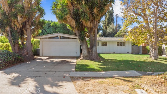 2432 Larchmont AVE