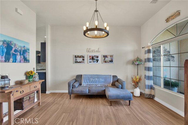 Detail Gallery Image 13 of 62 For 12227 Farmington St, Oak Hills,  CA 92344 - 4 Beds | 2/1 Baths