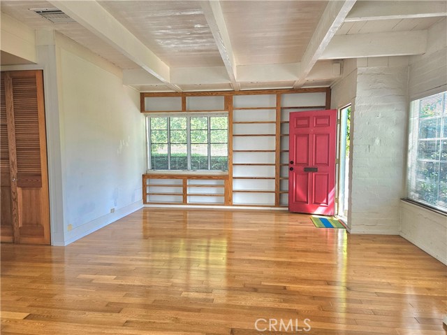 Detail Gallery Image 7 of 40 For 12217 Dorothy St, Los Angeles,  CA 90049 - 4 Beds | 2 Baths