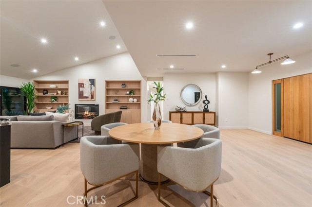 Detail Gallery Image 25 of 46 For 8960 Oak Park Ave, Northridge,  CA 91325 - 4 Beds | 3/1 Baths