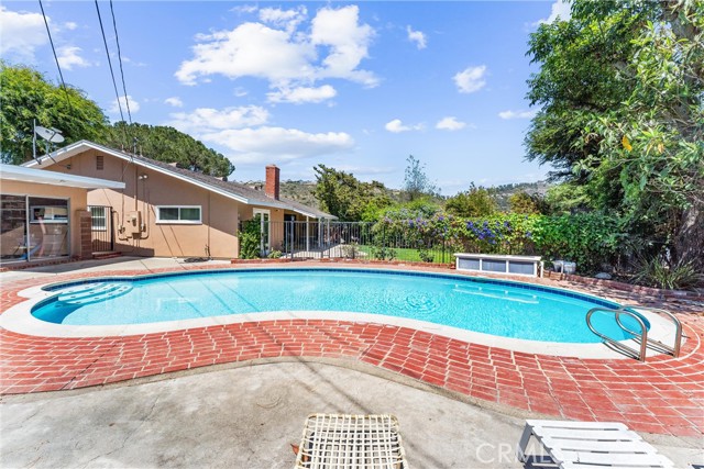 19302 Maynard Way, North Tustin CA: https://media.crmls.org/medias/facd15c3-6cee-4a00-bde5-3f116ed163ae.jpg