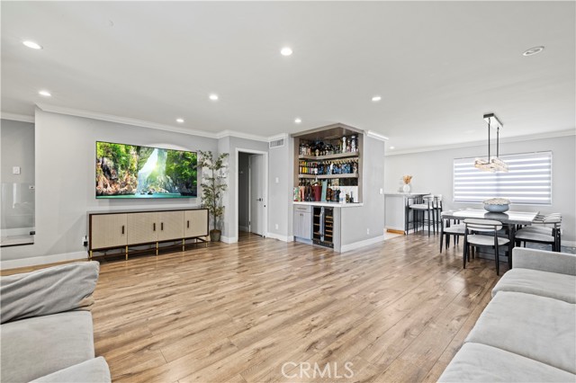 9778 Via Roma, Burbank CA: https://media.crmls.org/medias/facd1c14-dc1b-40bd-aa70-bea21b5baee3.jpg
