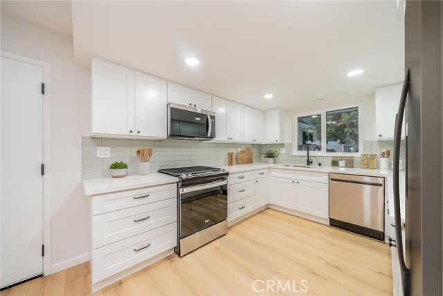 895 Huston Drive, Riverside CA: https://media.crmls.org/medias/facd27f8-8c80-4085-92d9-7f34d5fc3f00.jpg