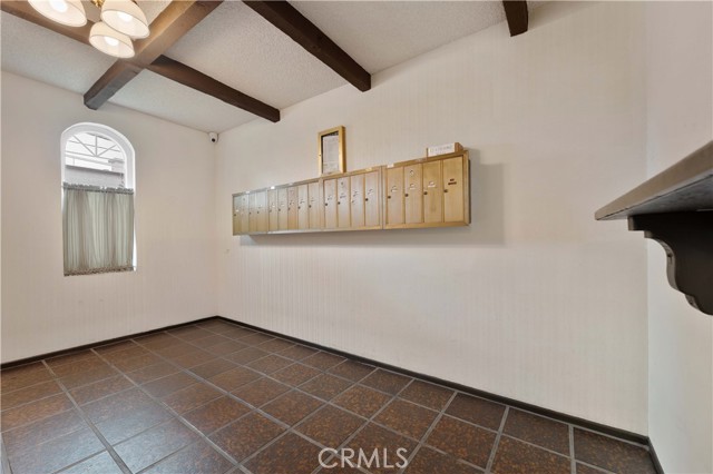 Detail Gallery Image 3 of 33 For 11337 Nebraska Ave #305,  Los Angeles,  CA 90025 - 2 Beds | 2 Baths