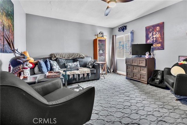 Detail Gallery Image 17 of 29 For 8557 Eucalyptus St, Downey,  CA 90242 - 4 Beds | 3 Baths
