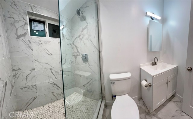 Detail Gallery Image 6 of 8 For 18658 Runnymede St., Reseda,  CA 91335 - 1 Beds | 1 Baths