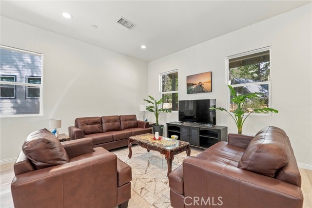 2600 Whispering Pines Drive, Running Springs, CA 92382