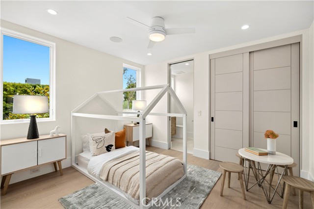 516 Larkspur Avenue, Corona del Mar CA: https://media.crmls.org/medias/fad20ce8-2761-46b0-919b-710793be0b85.jpg
