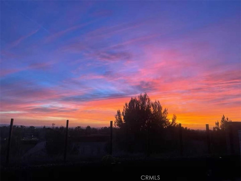 https://media.crmls.org/medias/fad2ba7b-6845-4d42-acf1-42768637c0ec.jpg?preset=X-Large