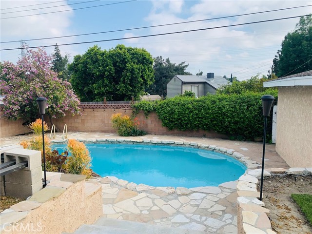 Detail Gallery Image 7 of 8 For 17172 Rinaldi St, Granada Hills,  CA 91344 - 4 Beds | 2 Baths