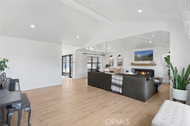 Detail Gallery Image 7 of 51 For 206 Del Mar Ave, Costa Mesa,  CA 92627 - 4 Beds | 2 Baths