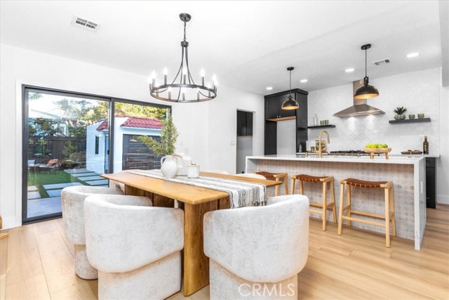 312 N Bronson Avenue, Los Angeles CA: https://media.crmls.org/medias/fad4a011-60dd-4ba2-a8a6-f1ebd6c2eeca.jpg