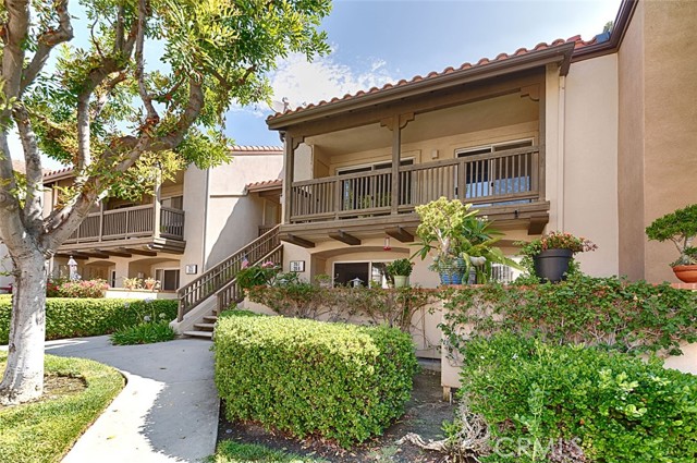 Detail Gallery Image 1 of 49 For 215 S Cross Creek Rd #E,  Orange,  CA 92869 - 1 Beds | 1 Baths