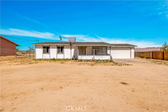 Detail Gallery Image 2 of 38 For 4805 Avenida La Mirada, Joshua Tree,  CA 92252 - 3 Beds | 2 Baths