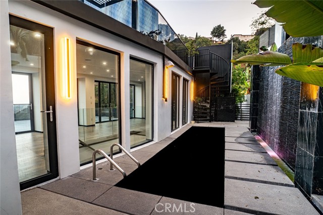 8148 Gould Avenue, Los Angeles CA: https://media.crmls.org/medias/fad58a1f-1b46-484c-8428-d77665a45f87.jpg