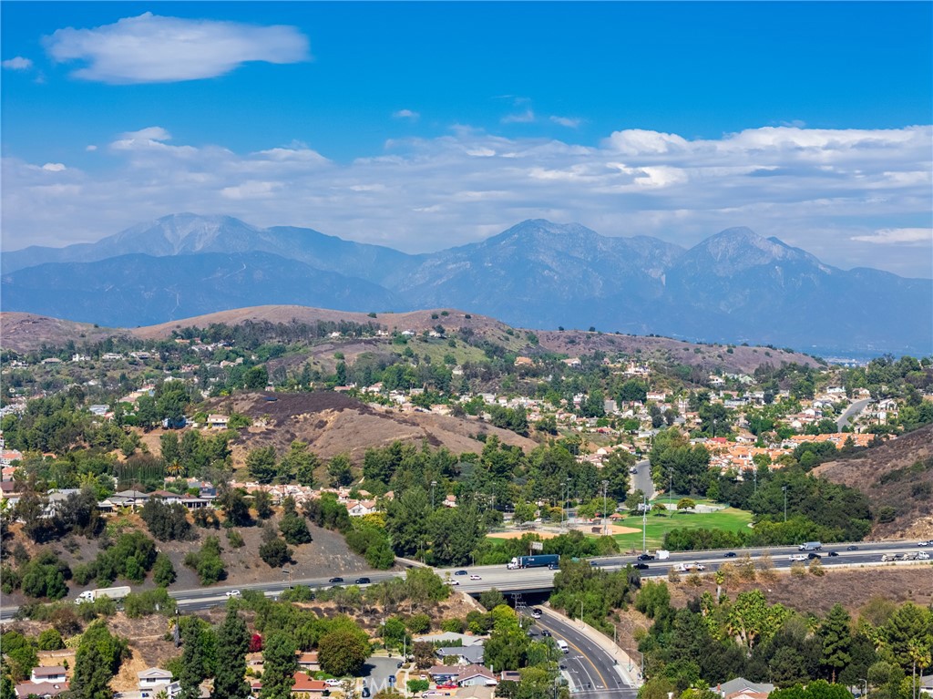 https://media.crmls.org/medias/fad5c97d-e47e-4583-91b3-6efd8a745c90.jpg?preset=X-Large