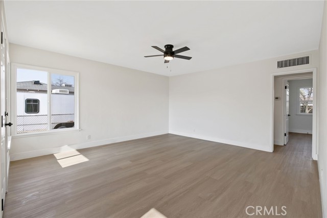 Detail Gallery Image 6 of 28 For 412 E Fairview Rd, Bakersfield,  CA 93307 - 2 Beds | 1 Baths