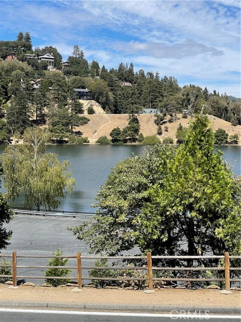 24379 San Moritz, Crestline, CA 92325
