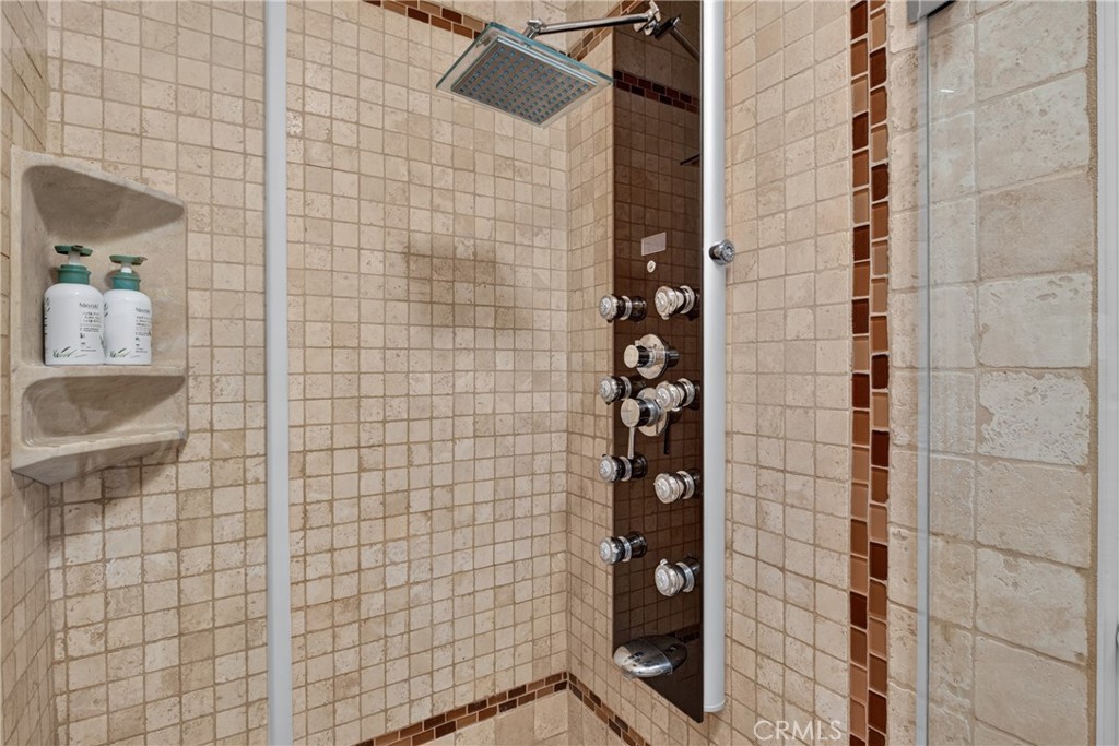 https://media.crmls.org/medias/fad6a584-7c0c-4018-b9e4-8f2c6a208c46.jpg?preset=X-Large