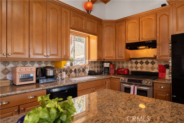 Detail Gallery Image 14 of 42 For 39563 Raccoon Dr, Fawnskin,  CA 92333 - 2 Beds | 2 Baths